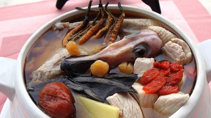 冬蟲夏草配什么煲湯好？營養(yǎng)美味的搭配指南