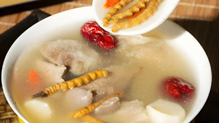 老人可以喝冬蟲夏草茶嗎？科學(xué)飲用的養(yǎng)生指南