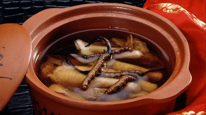 糖尿病可服用冬蟲夏草嗎？科學(xué)解析其調(diào)理價(jià)值與注意事項(xiàng)